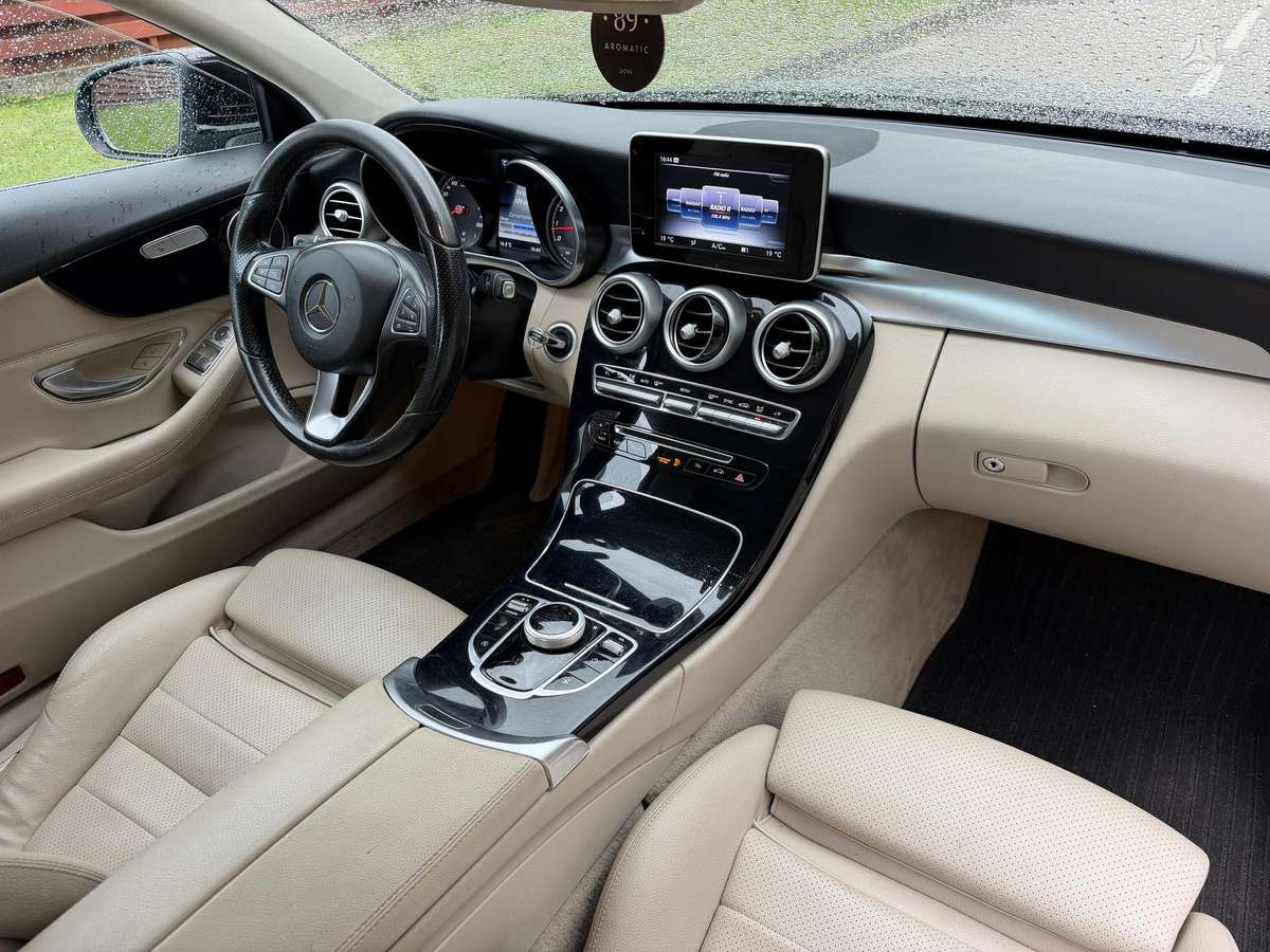 Mercedes-Benz C200 - 11