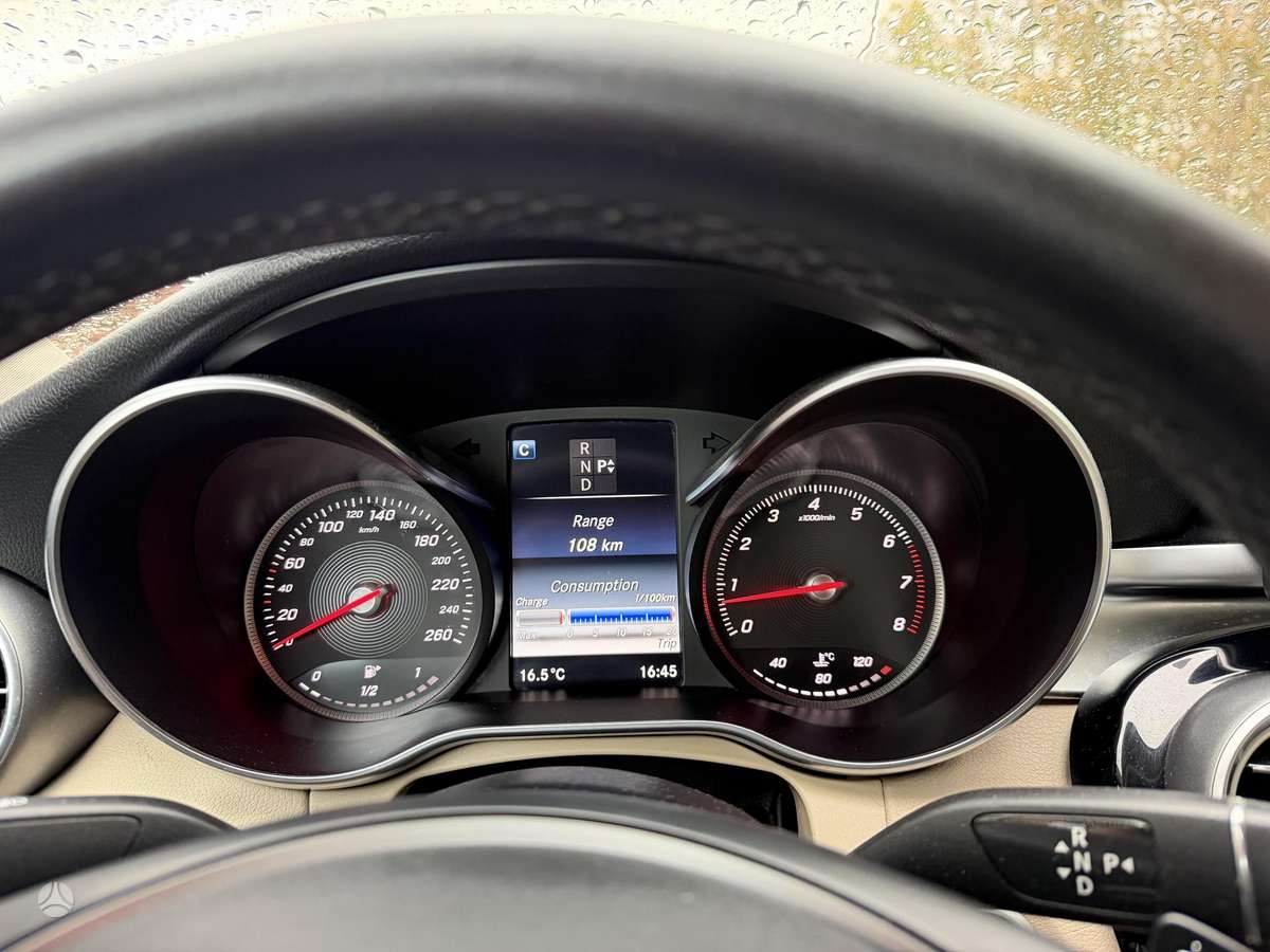 Mercedes-Benz C200 - 12