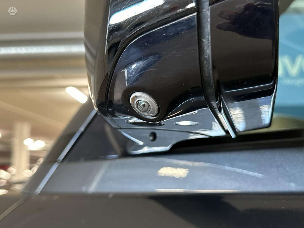Land Rover Defender - 11