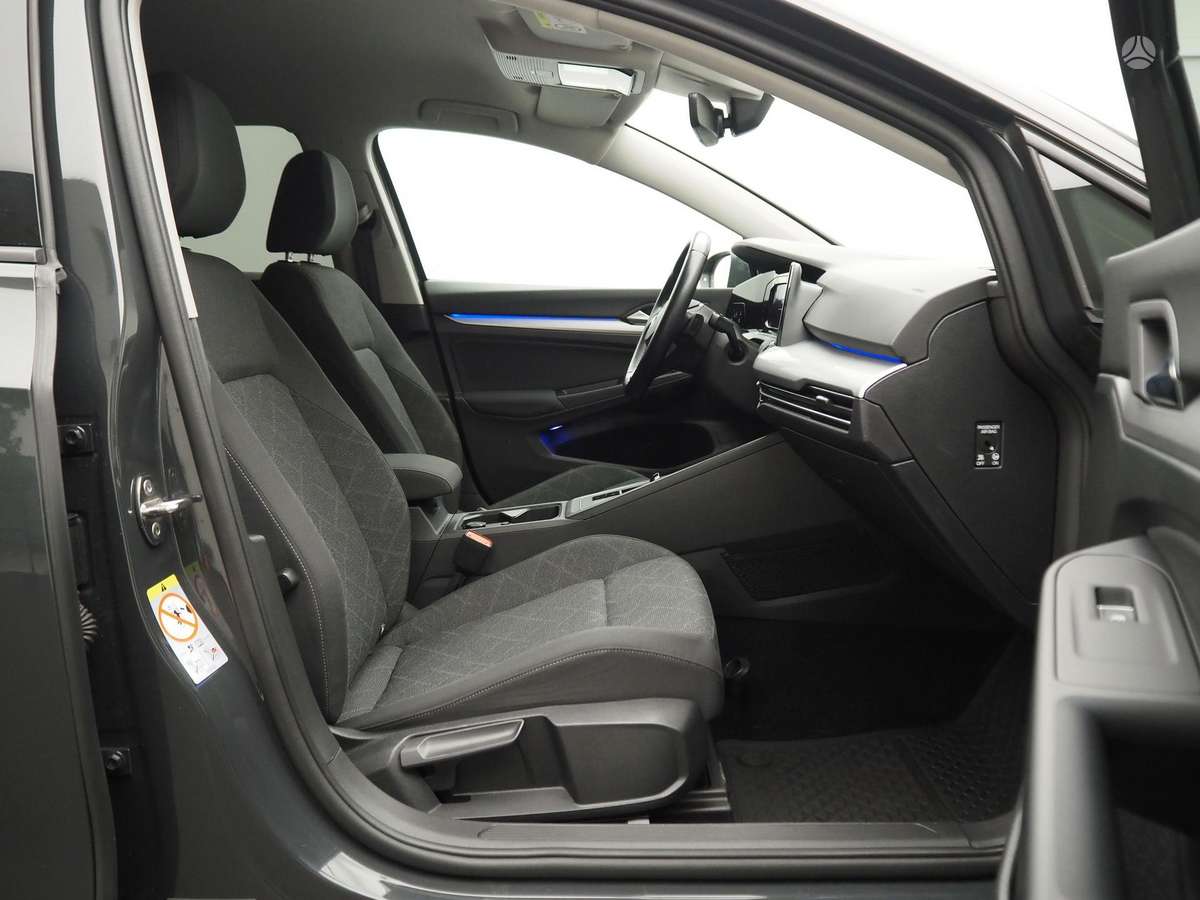 Volkswagen Golf - 8