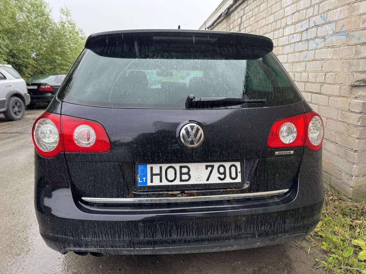 Volkswagen Passat - 2
