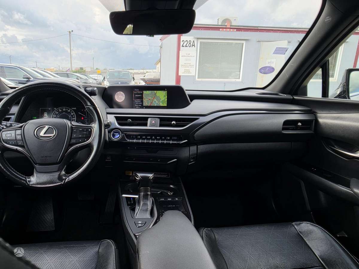 Lexus UX 250h - 7