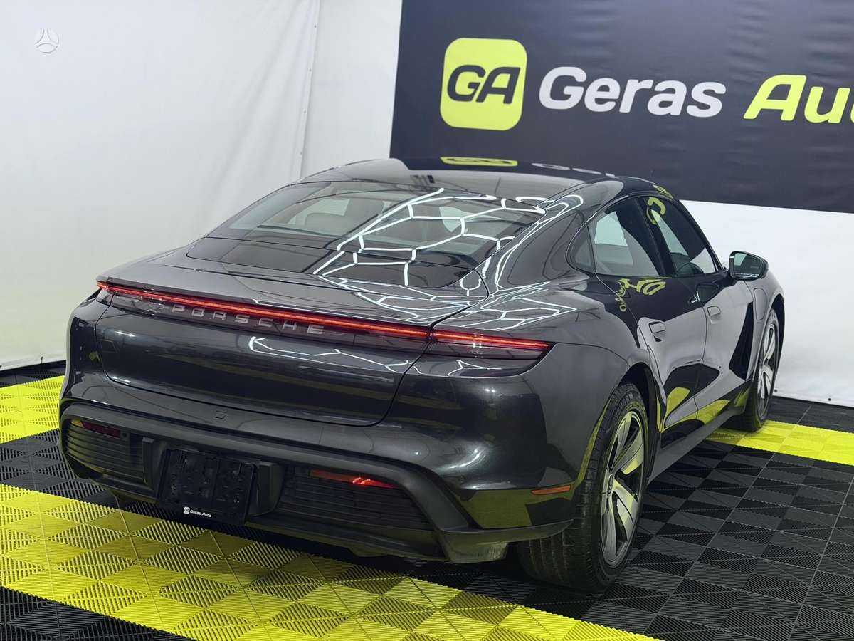 Porsche Taycan - 4