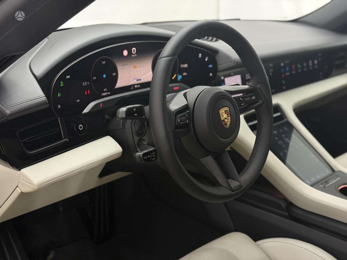 Porsche Taycan - 8