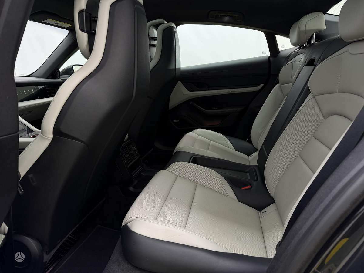 Porsche Taycan - 9
