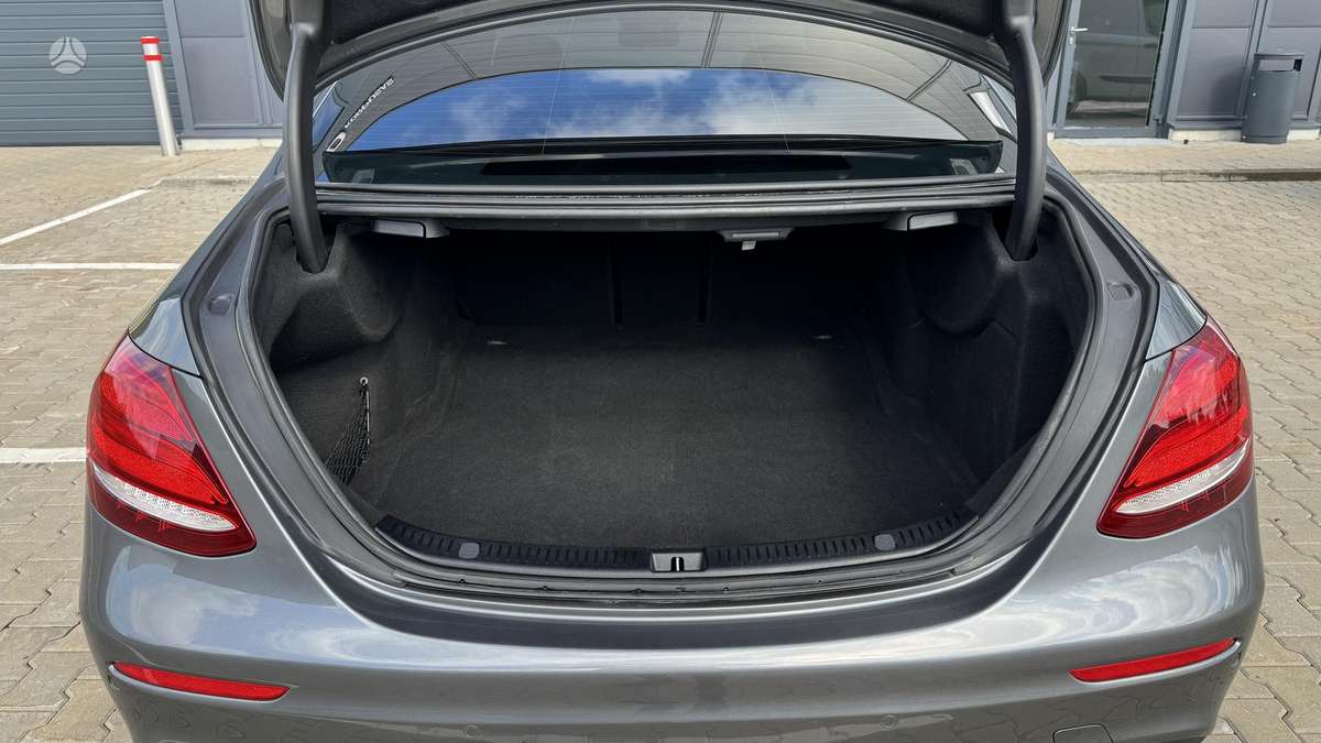 Mercedes-Benz E220, 2.0 l., Седан