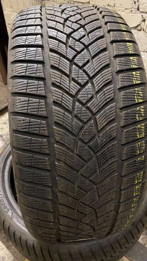 Goodyear UltraGrip Ice 2, winter 245/35 R20