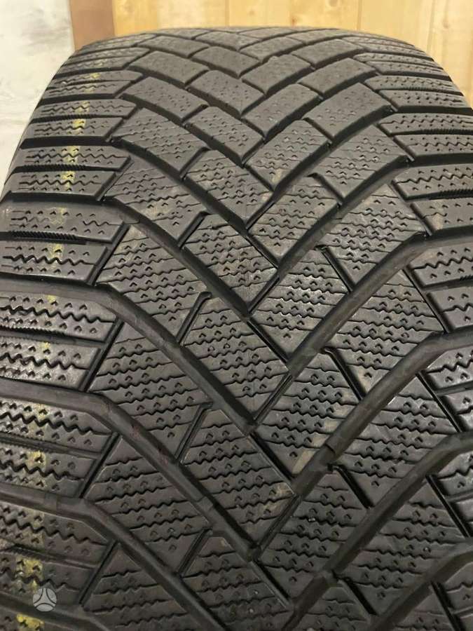 Goodyear UltraGrip Ice 3, winter 245/45 R19