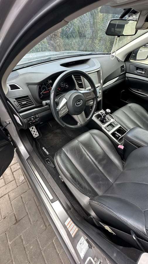 Subaru Legacy - 8