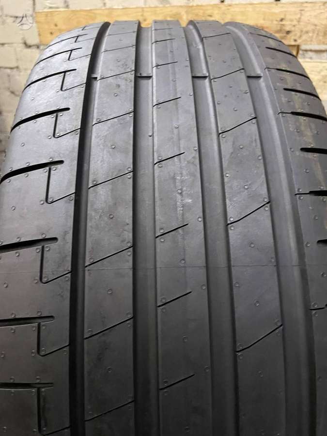 Pirelli P ZERO E, summer 245/50 R20