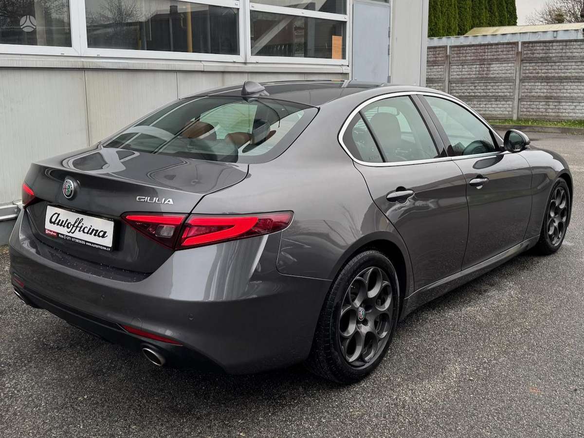 Alfa Romeo Giulia - 5