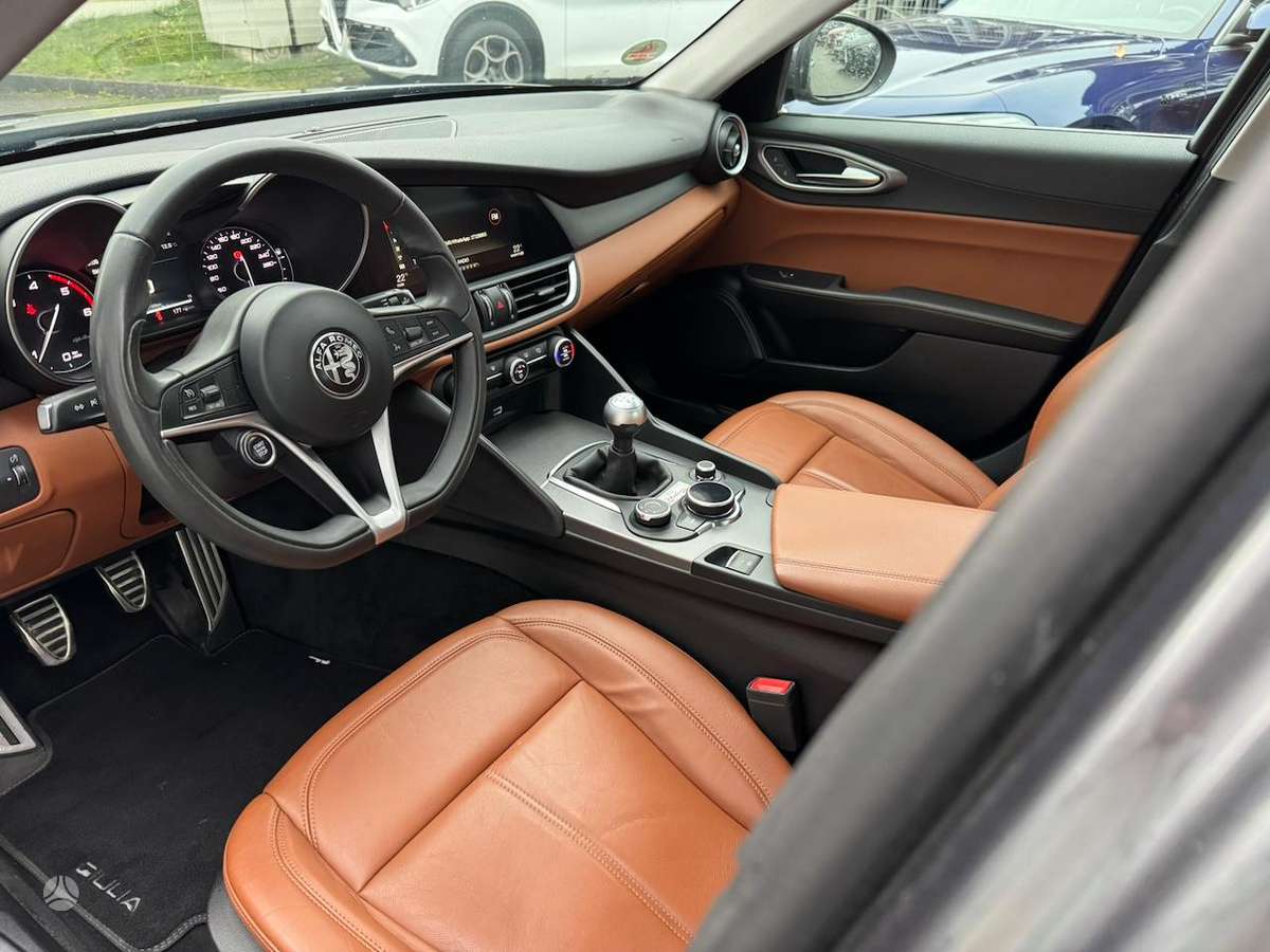 Alfa Romeo Giulia, 2.1 l., Седан