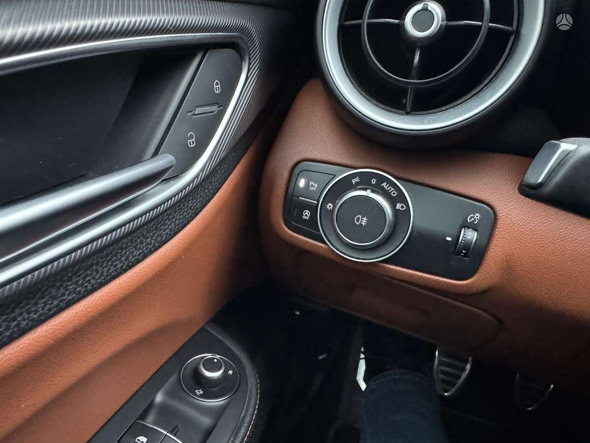 Alfa Romeo Giulia, 2.1 l., Седан