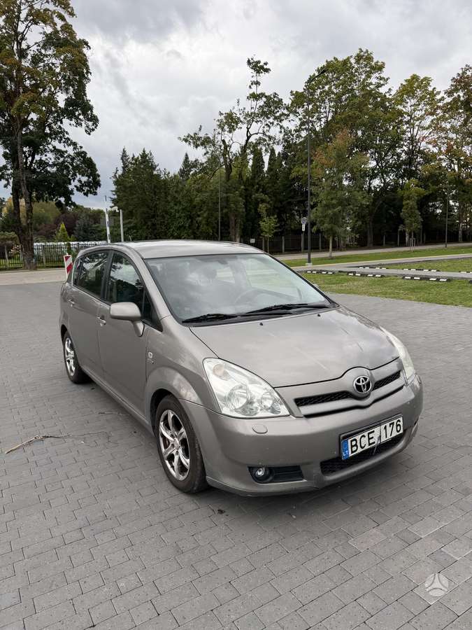 Toyota Corolla Verso - 3