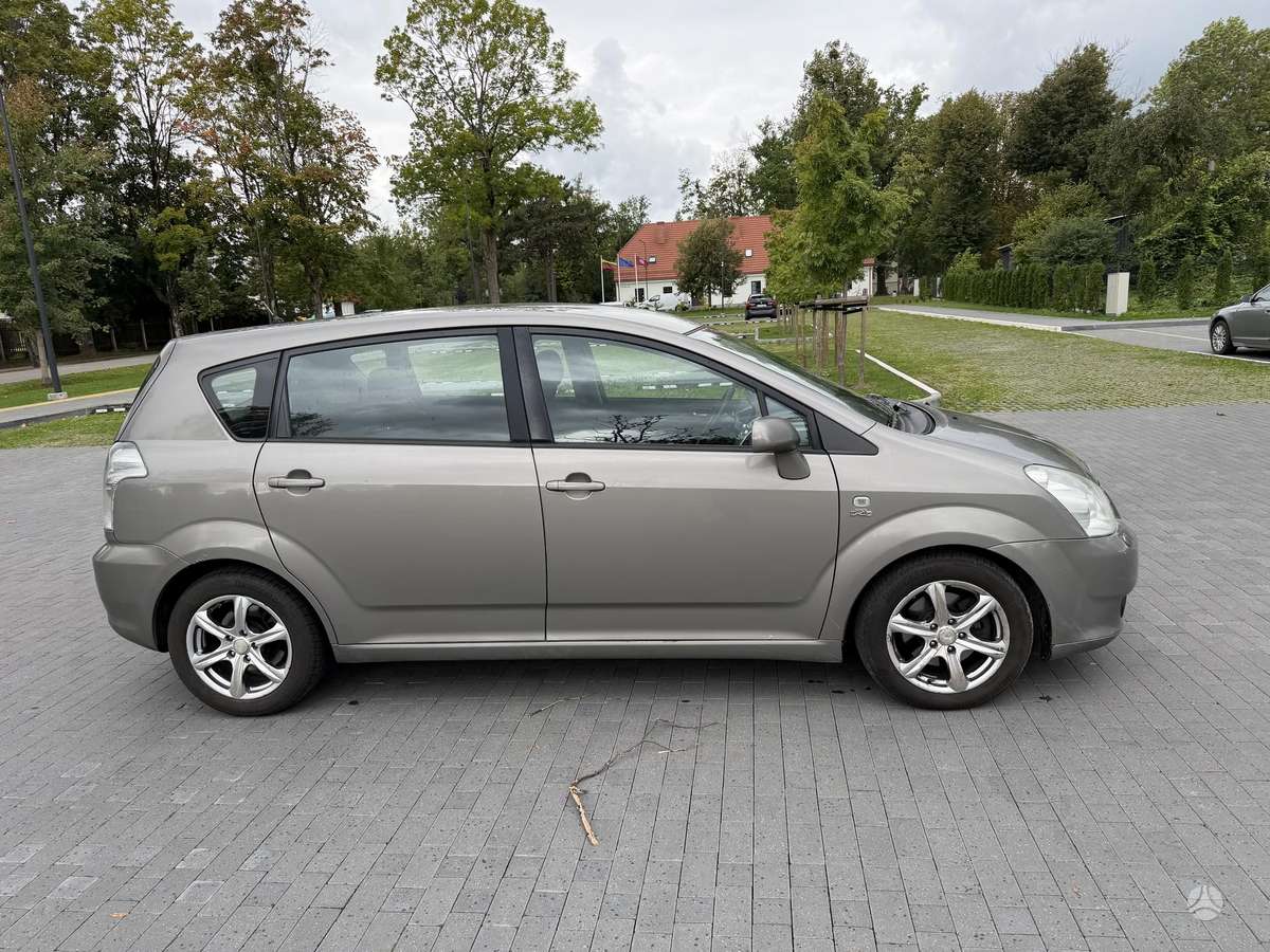 Toyota Corolla Verso - 4