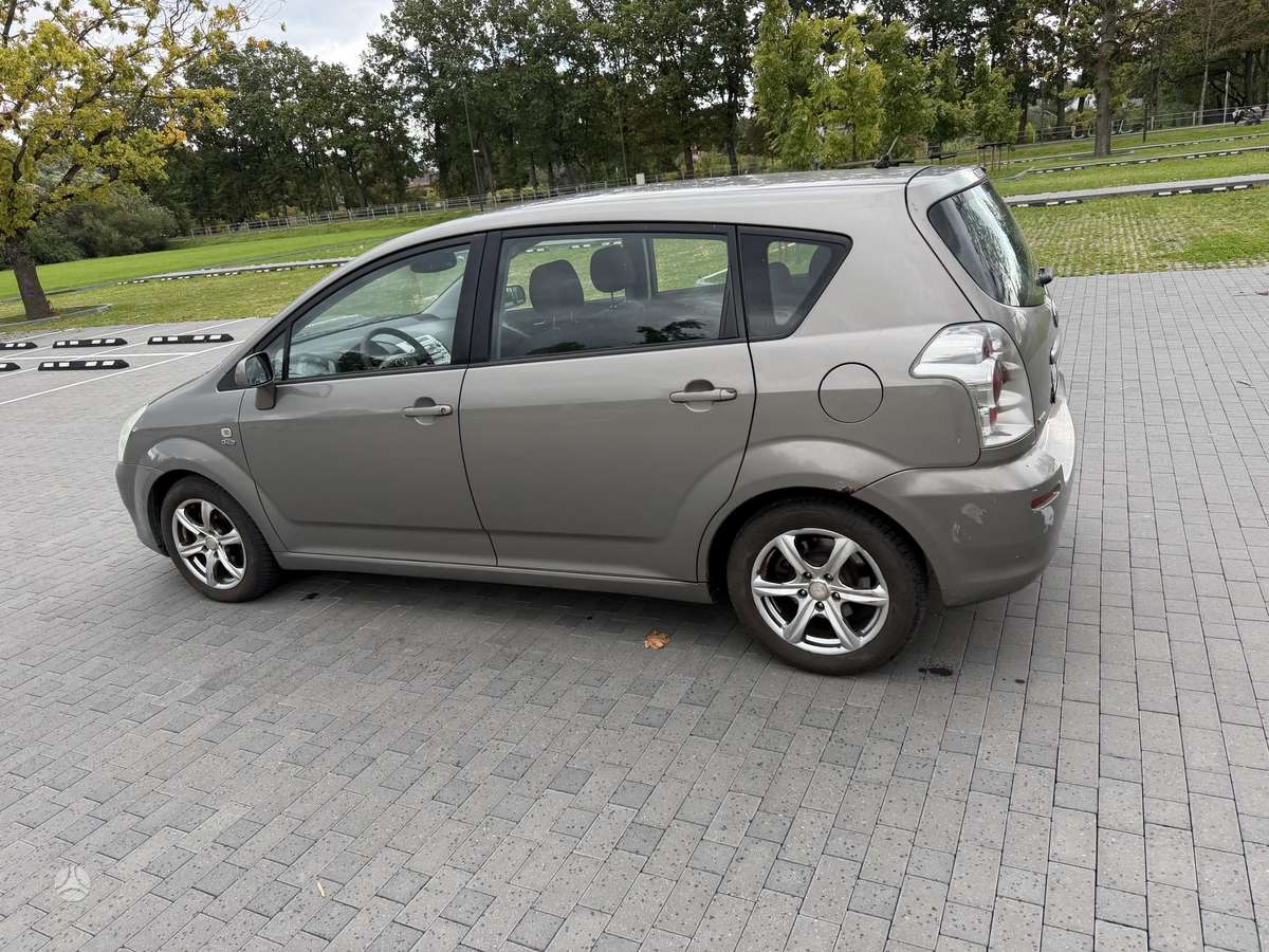 Toyota Corolla Verso - 8