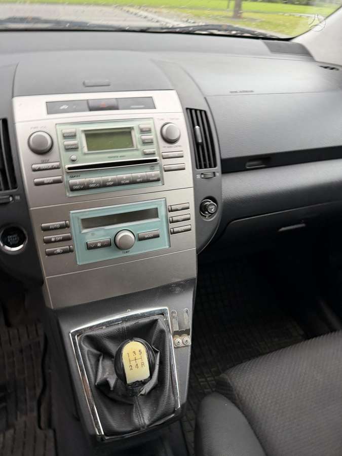 Toyota Corolla Verso - 12