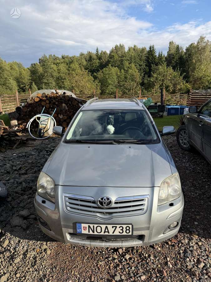 Toyota Avensis - 1