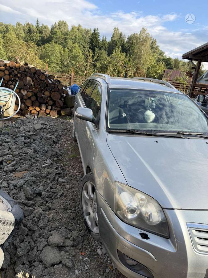 Toyota Avensis - 2