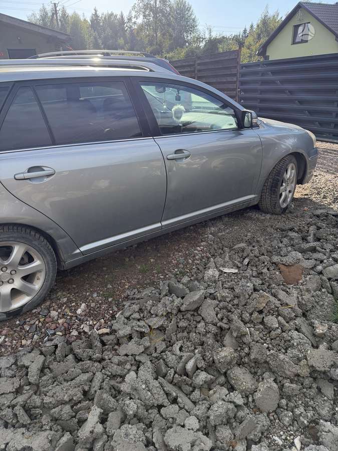 Toyota Avensis - 4