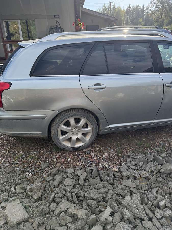 Toyota Avensis - 5