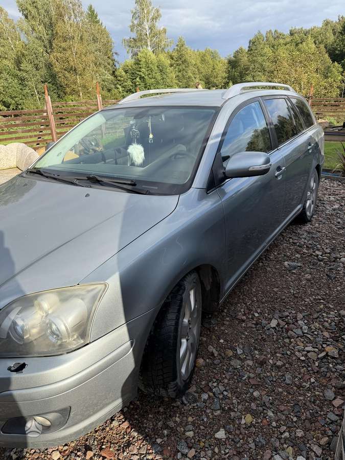 Toyota Avensis - 8