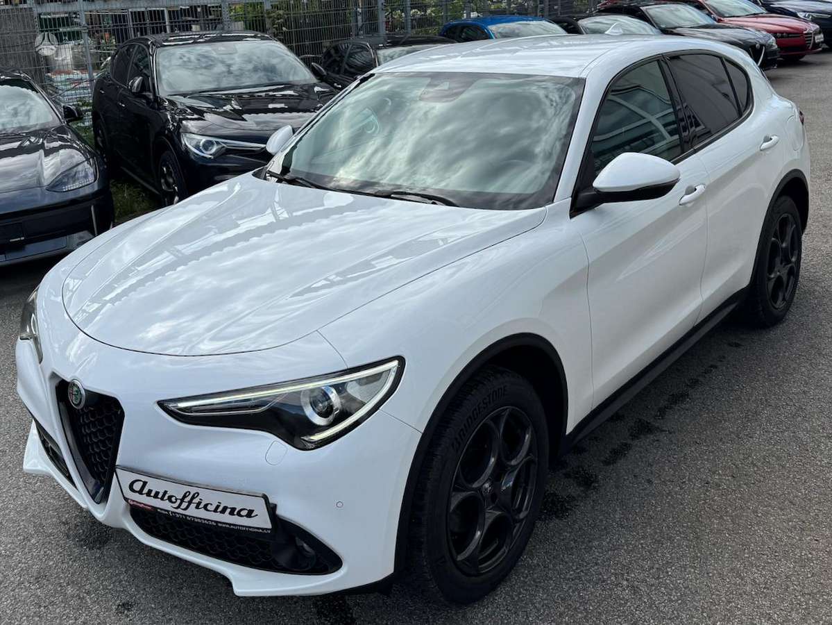 Alfa Romeo Stelvio - 1
