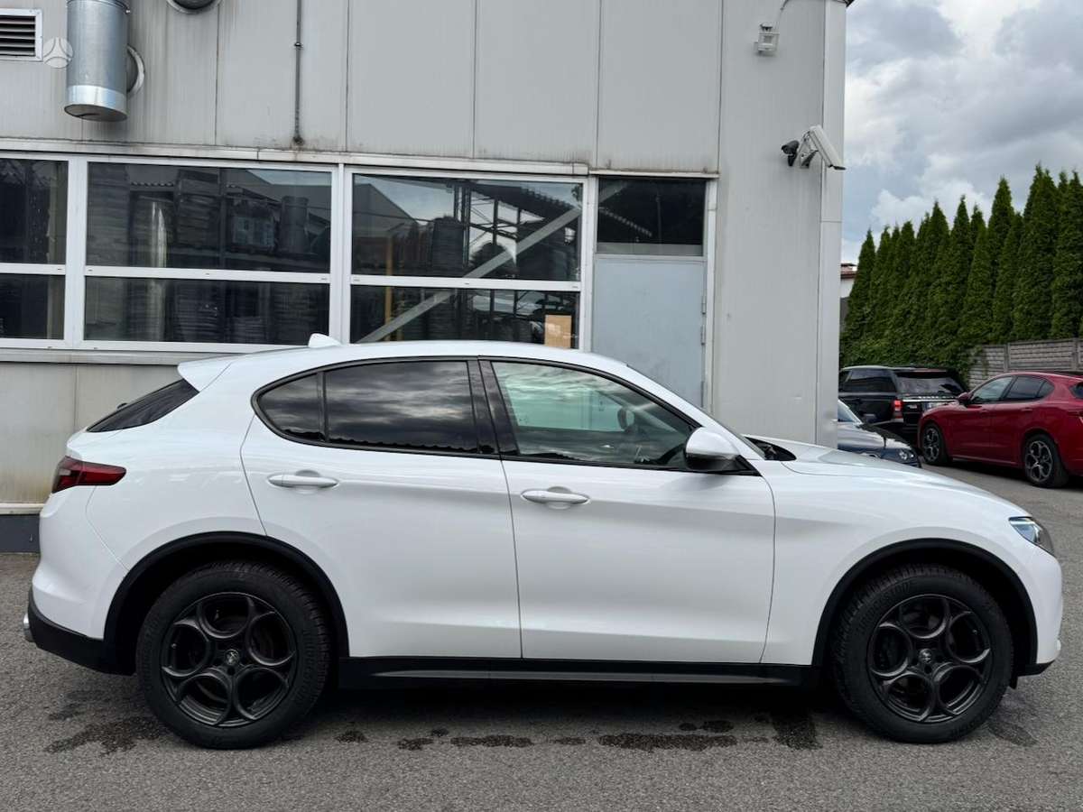 Alfa Romeo Stelvio - 4