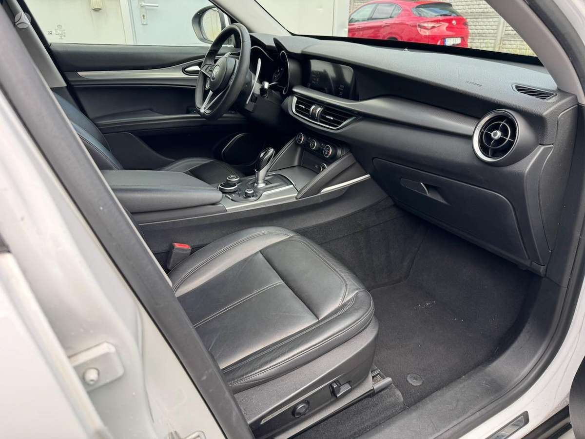 Alfa Romeo Stelvio - 10