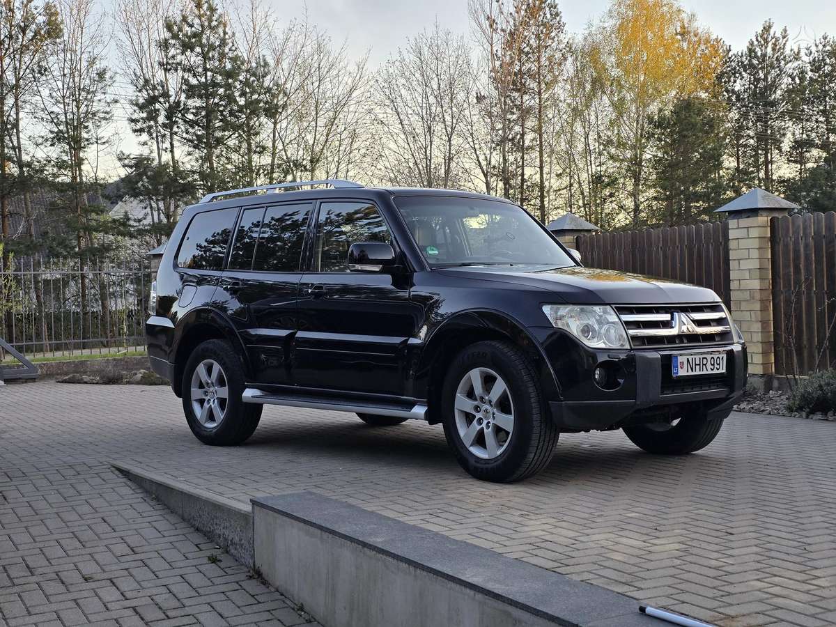 Mitsubishi Pajero - 3