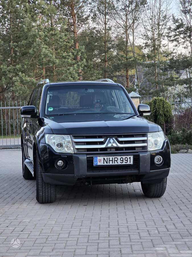 Mitsubishi Pajero - 2