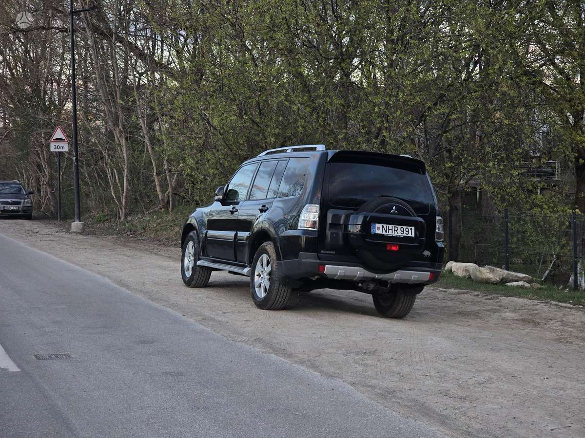 Mitsubishi Pajero - 5