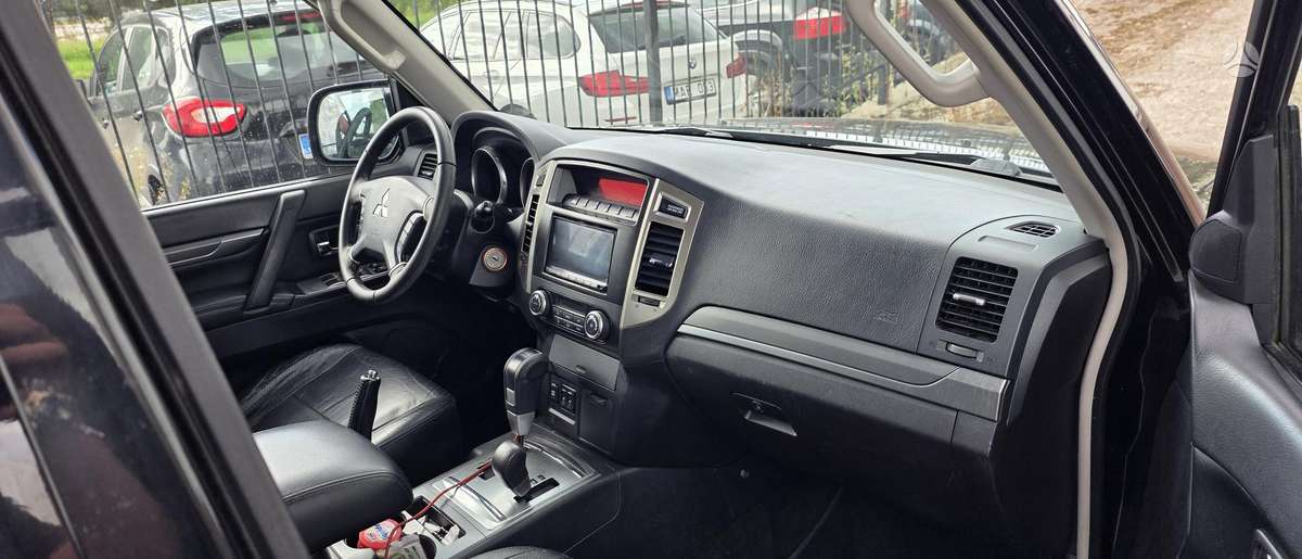 Mitsubishi Pajero - 6