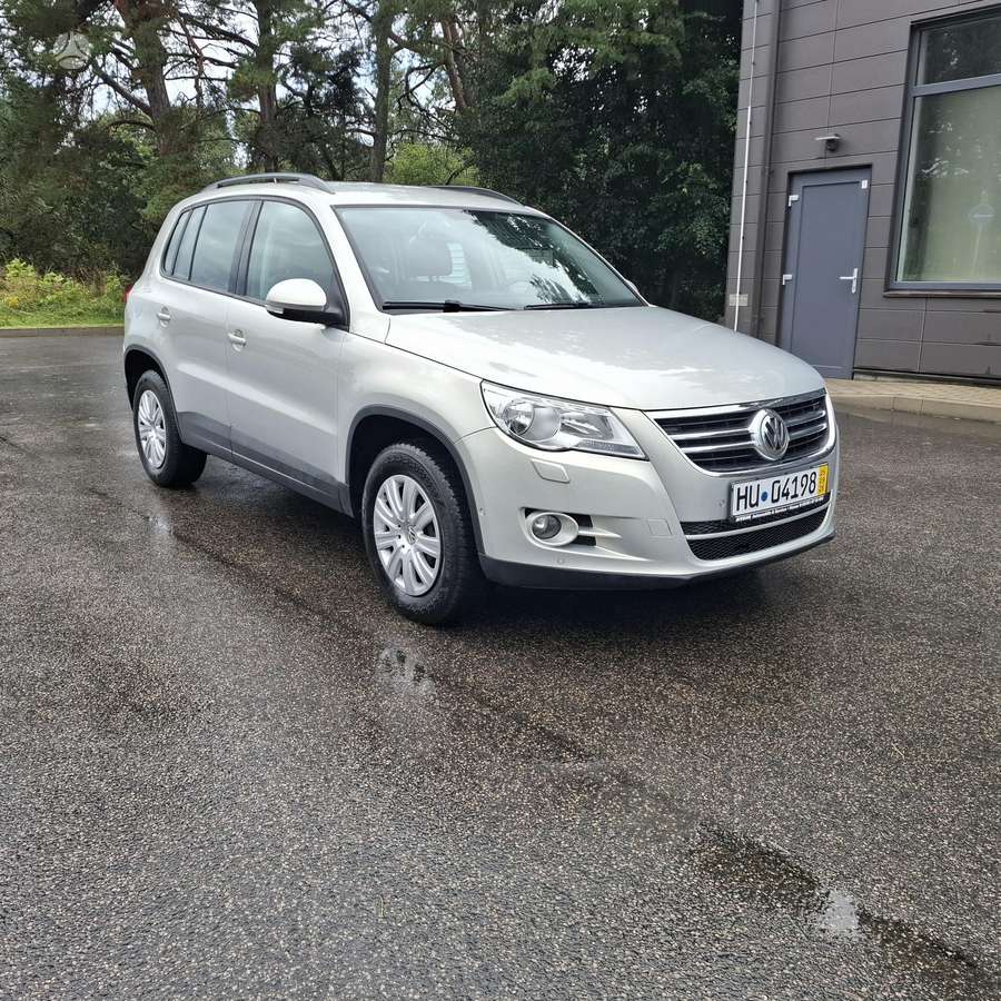 Volkswagen Tiguan - 1