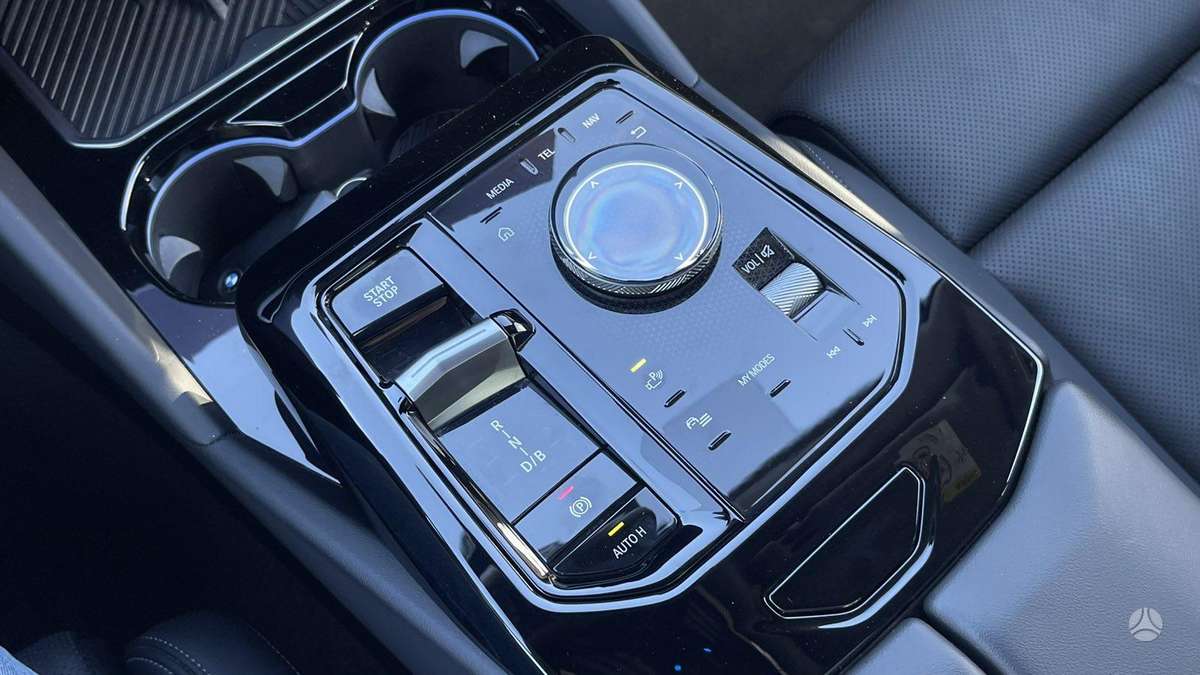 BMW i5 - 3