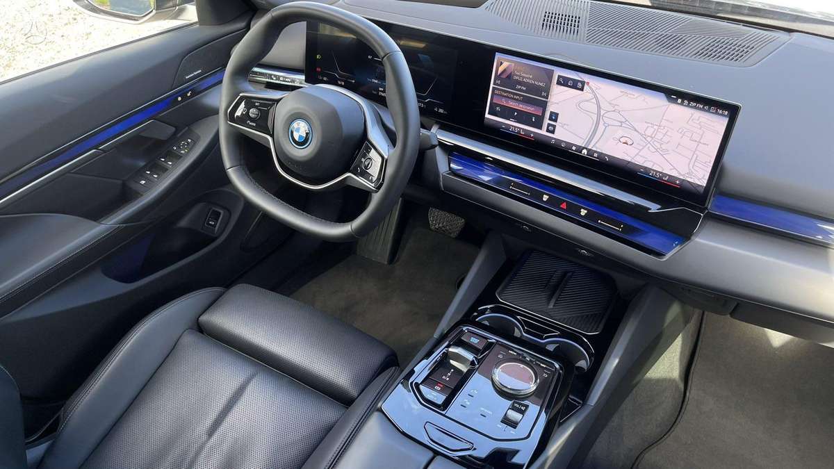 BMW i5 - 2