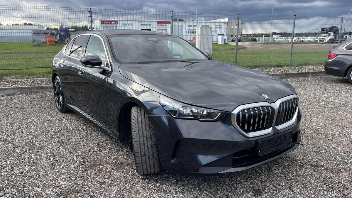 BMW i5 - 7