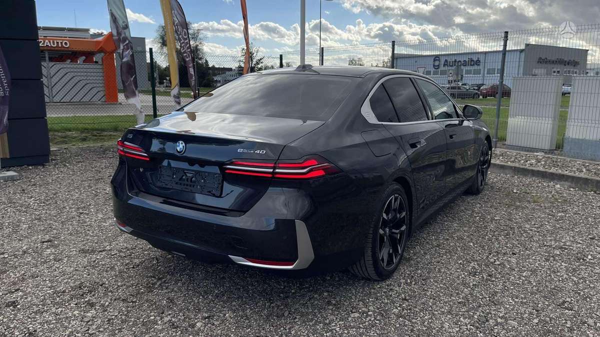 BMW i5 - 9
