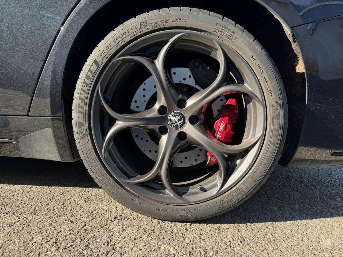 Alfa Romeo Giulia - 9