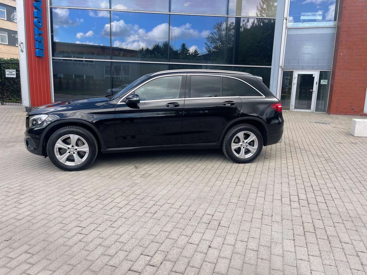 Mercedes-Benz GLC220 - 10