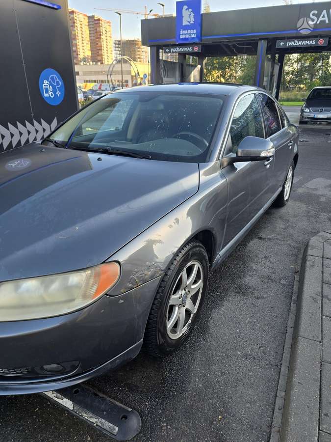 Volvo S80, Седан