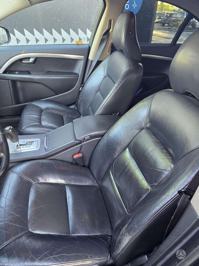 Volvo S80, Седан