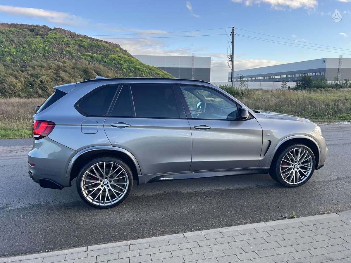 BMW X5, 3.0 l., Минивэн