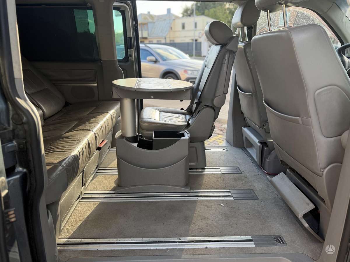 Volkswagen Multivan - 12
