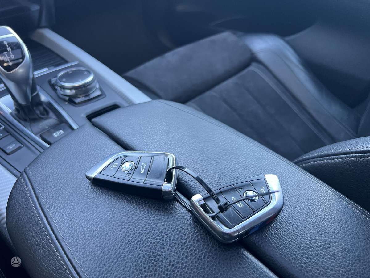 BMW X5, 3.0 l., Минивэн