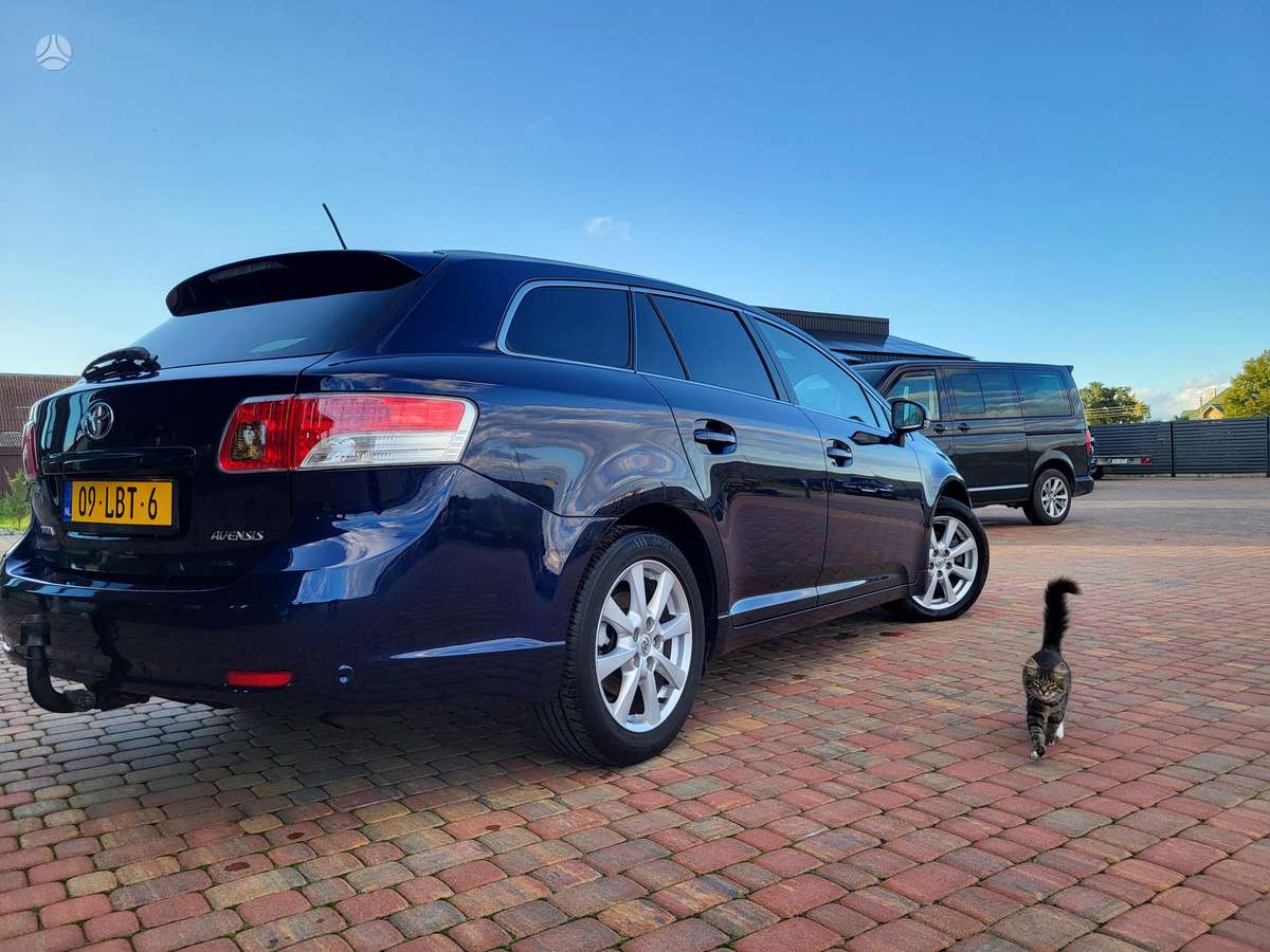 Toyota Avensis - 5