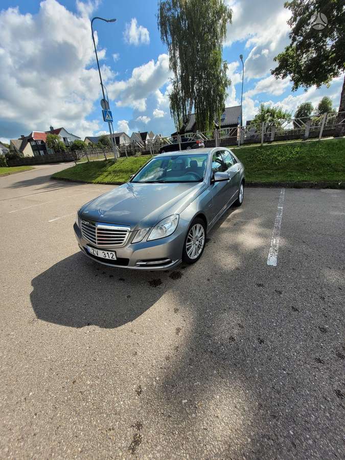 Mercedes-Benz E300, 3.0 l., Седан