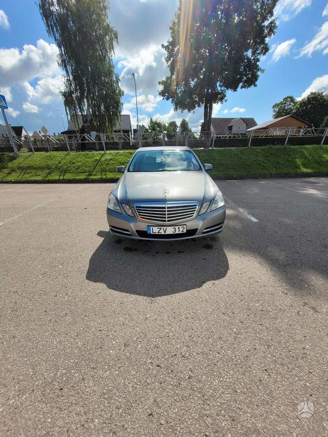 Mercedes-Benz E300, 3.0 l., Седан