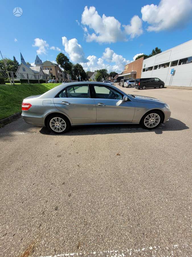 Mercedes-Benz E300, 3.0 l., Седан
