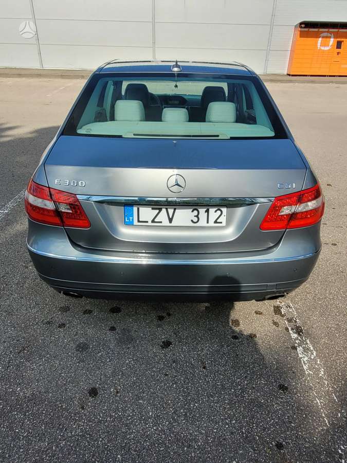 Mercedes-Benz E300, 3.0 l., Седан